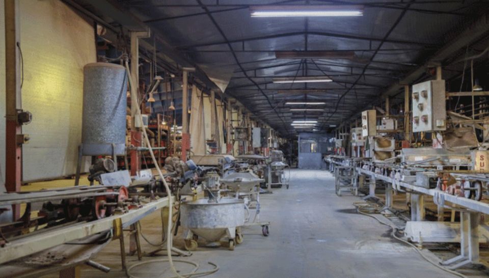 دمشق: توقف بمصانع السيراميك يلقي 4 آلاف عامل للبطالة رغم توفر المواد الأولية