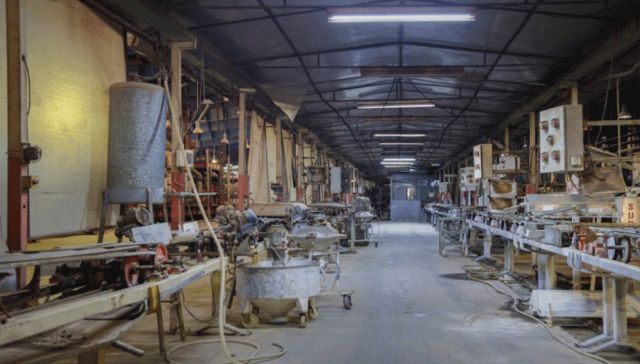 دمشق: توقف بمصانع السيراميك يلقي 4 آلاف عامل للبطالة رغم توفر المواد الأولية