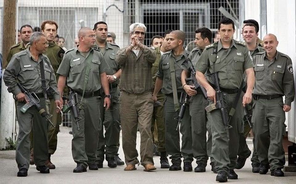 نقل الأسير القائد أحمد سعادات واثنين من رفاقه لجهة مجهولة بعد اقتحام قوات القمع الصهيونية لسجن رامون