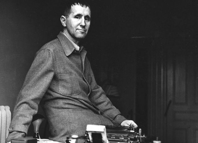 أدبٌ جديد في زمن جديد: بريخت نموذجاً