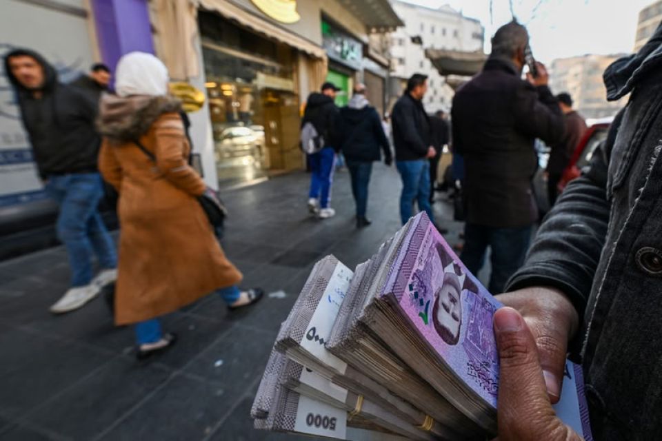 منصة لتنظيم سعر الصرف... خطوة تقنية في محيط من الانهيارات