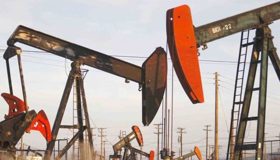 أسعار النفط الآجل تتجاوز 120 دولاراً للبرميل