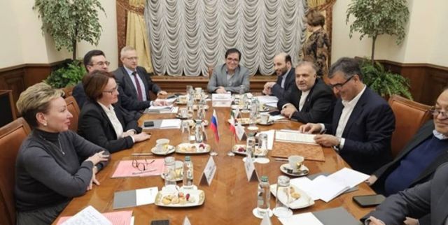 اتفاق إيراني-روسي للتخلّي عن الدولار والتبادل بالعملات المحلية