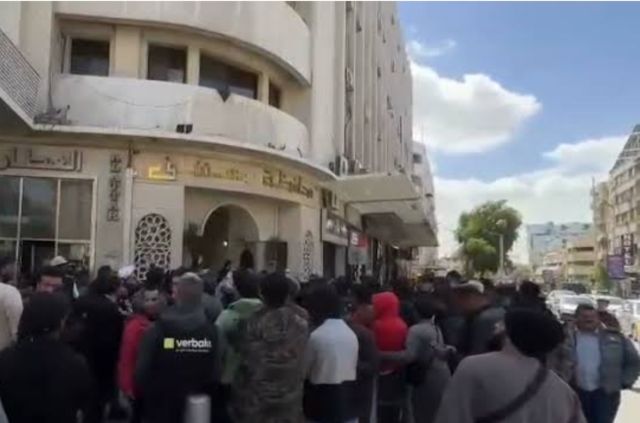 سيلفي والشعب خلفي!