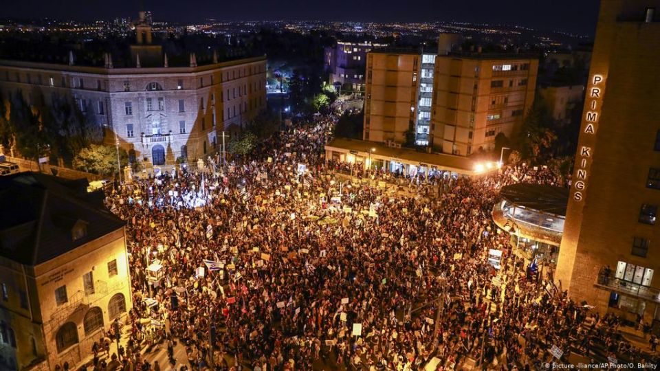 الكيان الصهيوني...  مظاهرات تسبق الإعصار القادم..