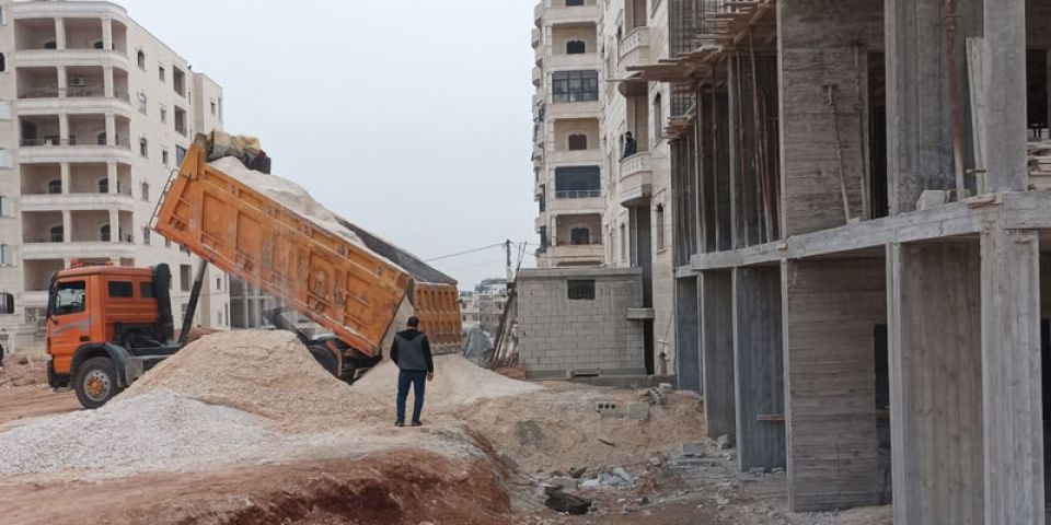 مواد البناء ترتفع بأكثر من 50% وتعمّق أزمة الترميم