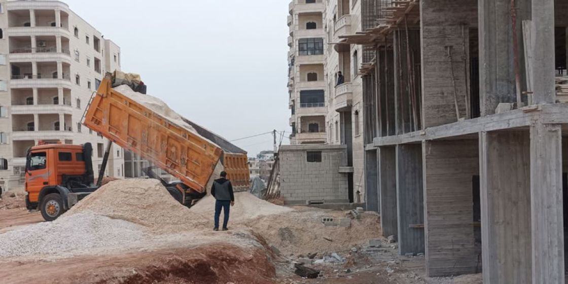 مواد البناء ترتفع بأكثر من 50% وتعمّق أزمة الترميم