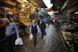 ارتفاع الضرائب يستنزف مداخيل السوريين... ومدّخراتهم