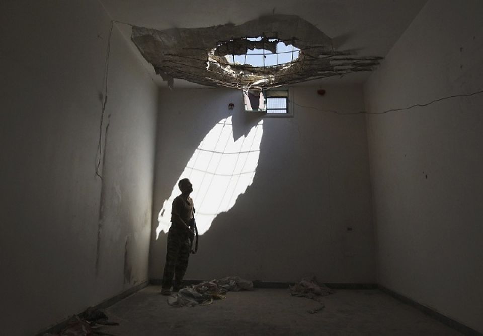 خيوط الوهم..