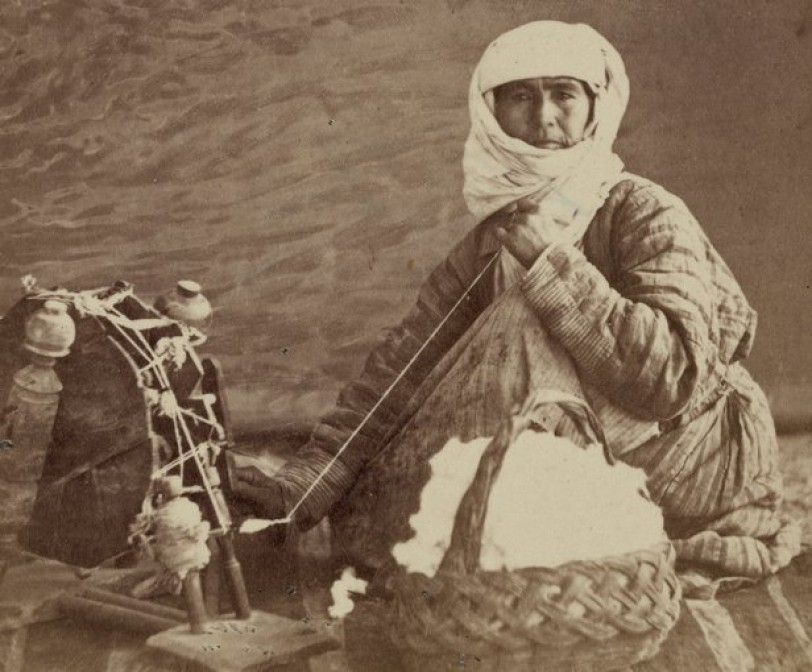 &laquo;كان في تلات بنات بيغزلوا وبياكلوا&raquo;