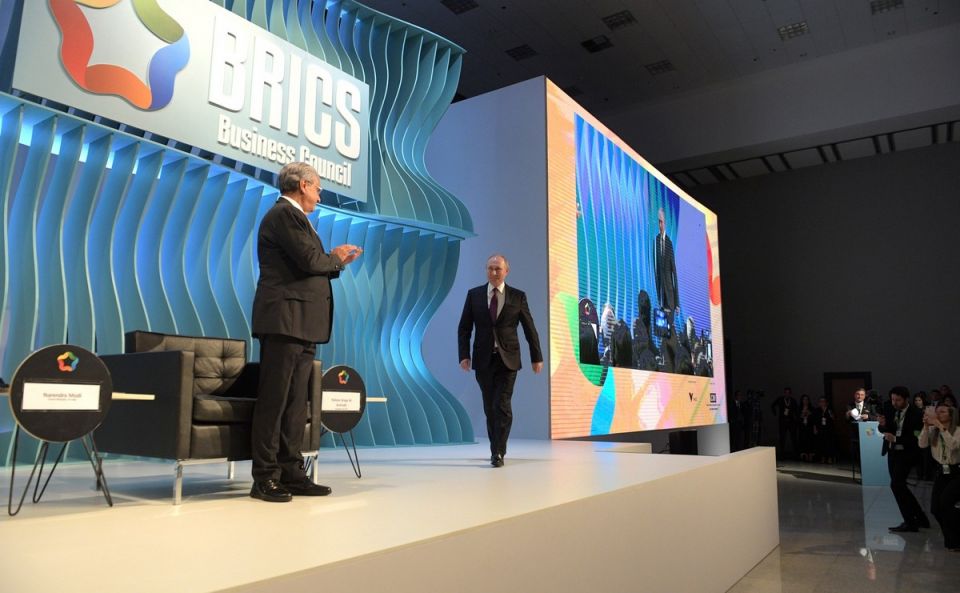 بريكس... طروحات جديدة على طريق إزاحة الدولار
