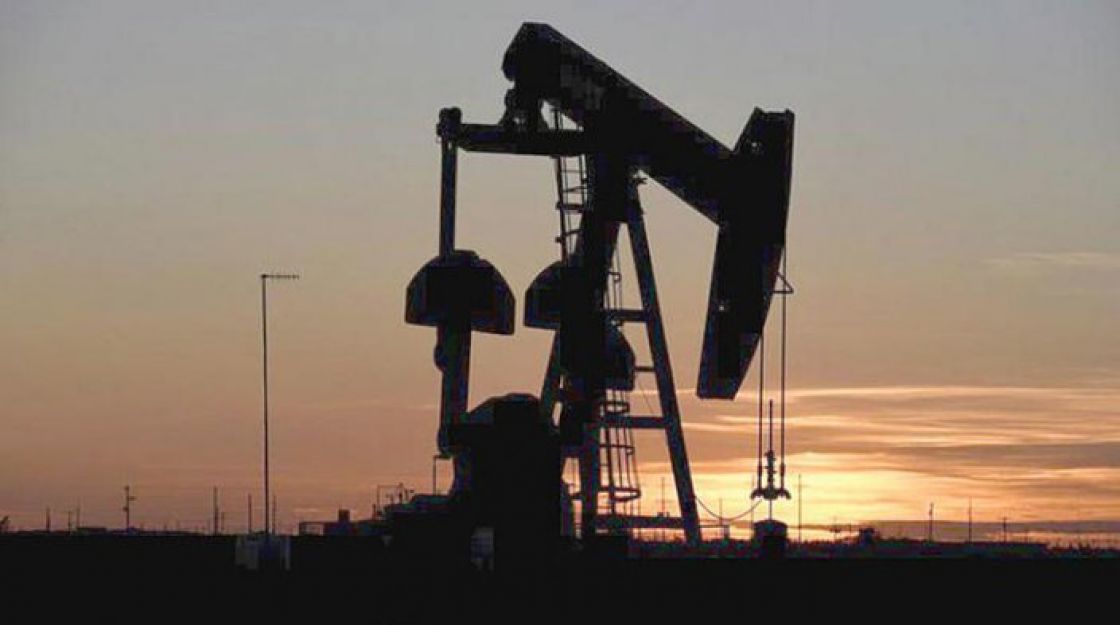 تراجع أسعار النفط يهبط بالتوقعات على المدى القصير والمتوسط