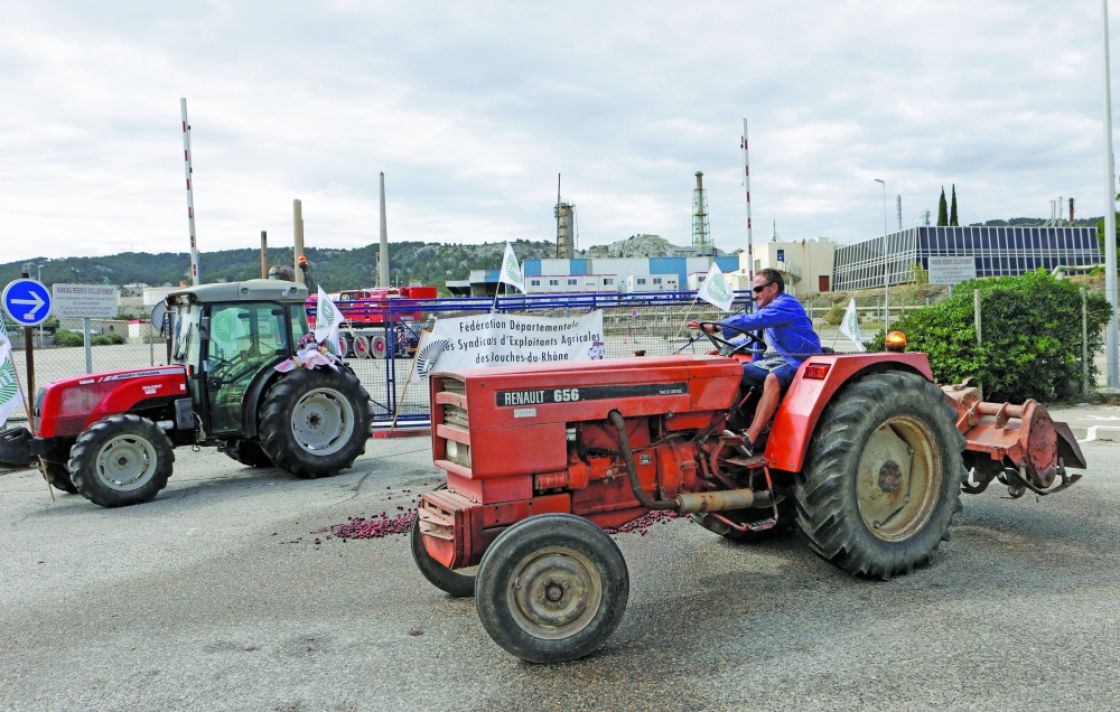 فرنسا: مزارعون يحاصرون مستودعات وقود بسبب واردات زيت النخيل