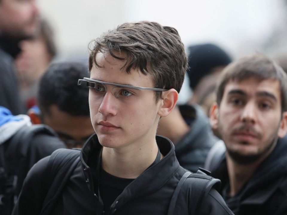 نظارات لمساعدة أطفال التوحّد في قراءة تعابير الوجوه