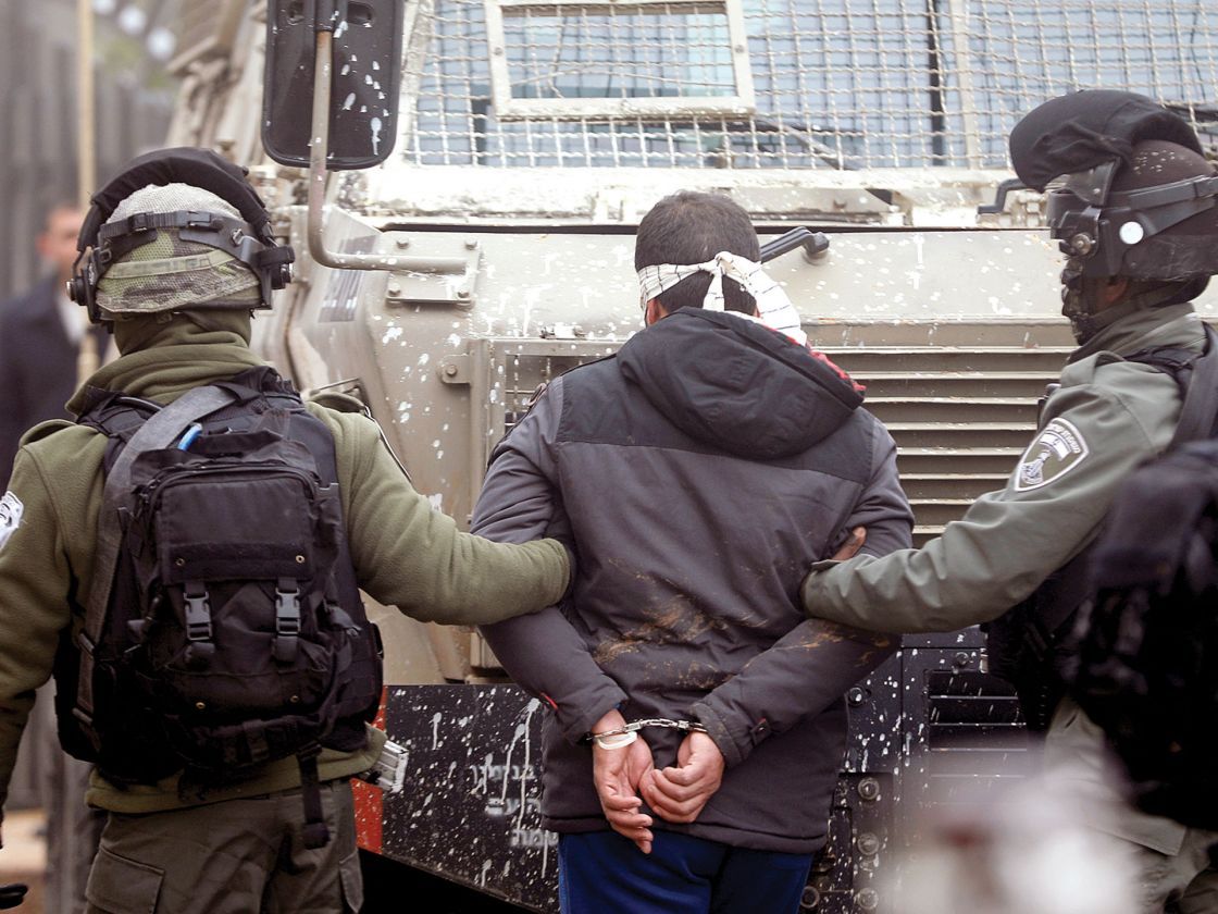 الاحتلال الإسرائيلي يشن حملة اعتقالات في الضفة والقدس