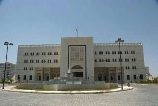 العمال والمهندسون المصروفون من الخدمة