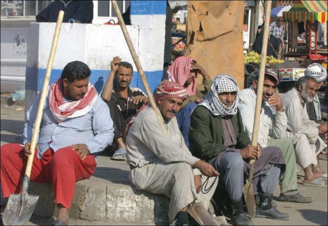 ذوو الدخل المحدود يؤرقهم ذوبان دخلهم.. فما حال من لا دخل لهم إذاً؟!