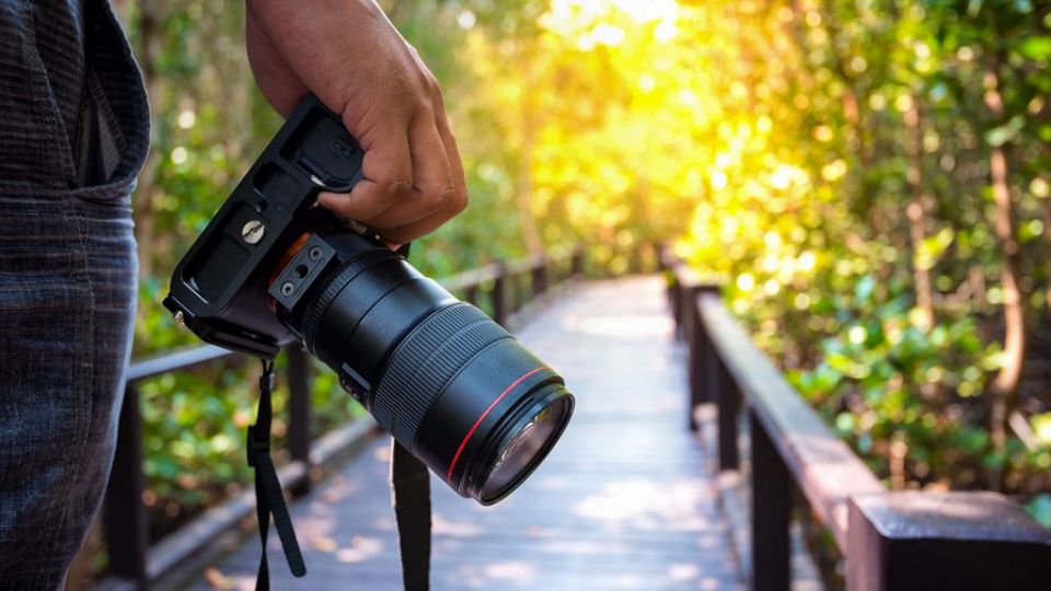 إذا التصوير صار برخصة طيب ليش المسؤولين لأ؟!