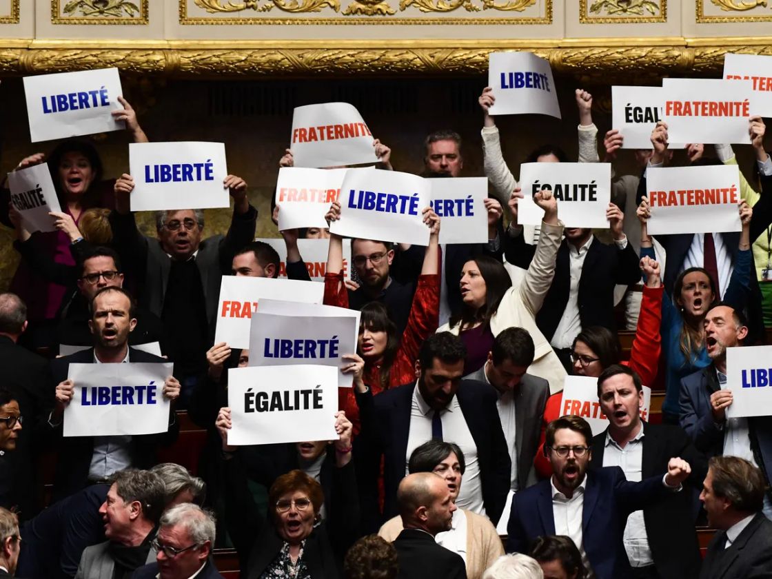 فرنسا: الانقسام حول قانون الهجرة يعكس خلافات أوسع