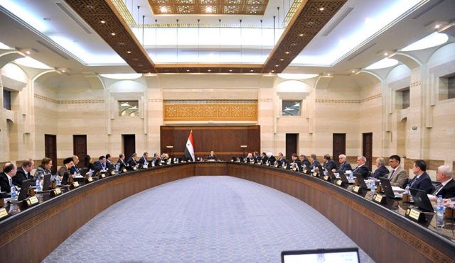 الحكومة تناقش تعديل قانون العمل 17 و"توسيع دور القطاع الخاص"