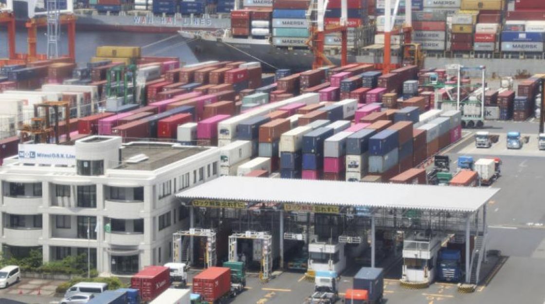 تراجع متسارع للصادرات اليابانية يُنذر بانكماش اقتصادي كبير