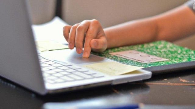 التعليم الافتراضي مشاكل من نوع أخر