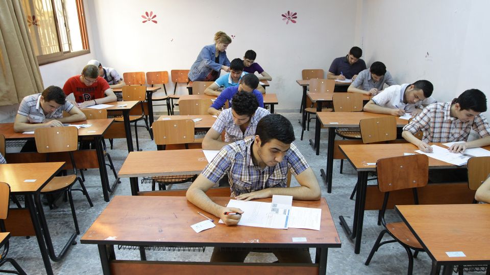 وزارة التربية تحدد شروط تغيير طالب الثانوية لفرعه العلمي أو الأدبي