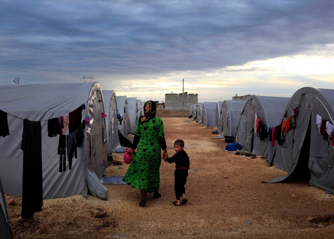 معاناة السوريين في المخيمات مغيبة