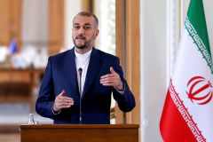 عبداللهيان يتصل بنظيره الصيني ويطالب الصين بالضغط لوقف الهجمات الصهيونية