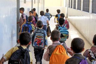 في ريف دمشق.. القمل يغزو أحد المدارس.. والأهالي يكافحونه بما تيسر!