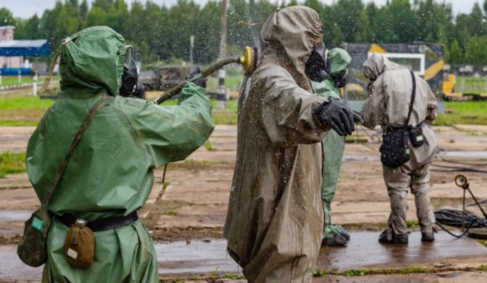 شبهة أسلحة كيميائية: الجيش الروسي يفحص &quot;أمبولات&quot; ألقتها عليه القوات الأوكرانية