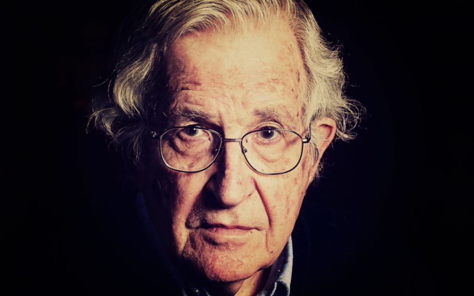 كورونا يعرّي تشومسكي أيضاً