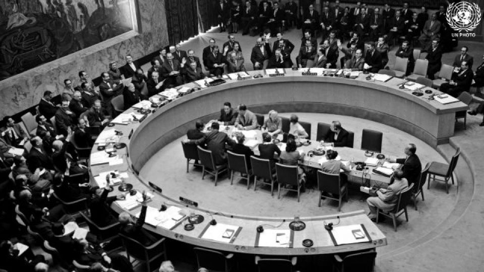 1992 г оон. Генеральная Ассамблея ООН звезда Давида на потолке. Флаги стран входишь в ООН. Воет безопасности ООН страны. Генсек гтрш ООН из какой страны он.