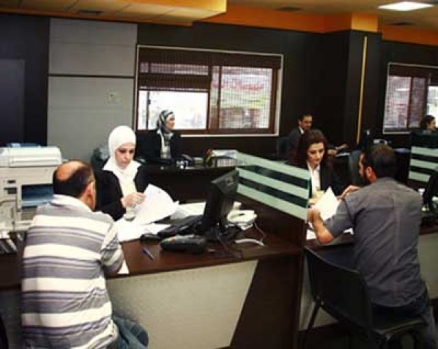 مشروع لتثبيت العاملين بعقود موسمية