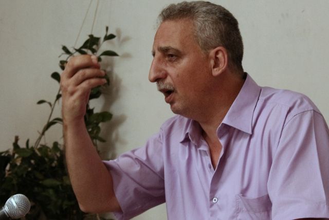 عرفات: أصبح واجباً أن يخرج هؤلاء من العملية التفاوضية