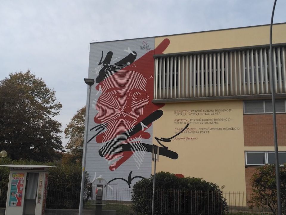 غرامشي عن وحدة النظرية والممارسة ونقد السلبيّة السياسيّة