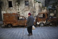 حلب... تعددت المعابر والذل واحد