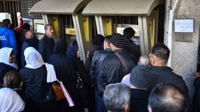 بصراحة .. العمّال يدفعون الثمن
