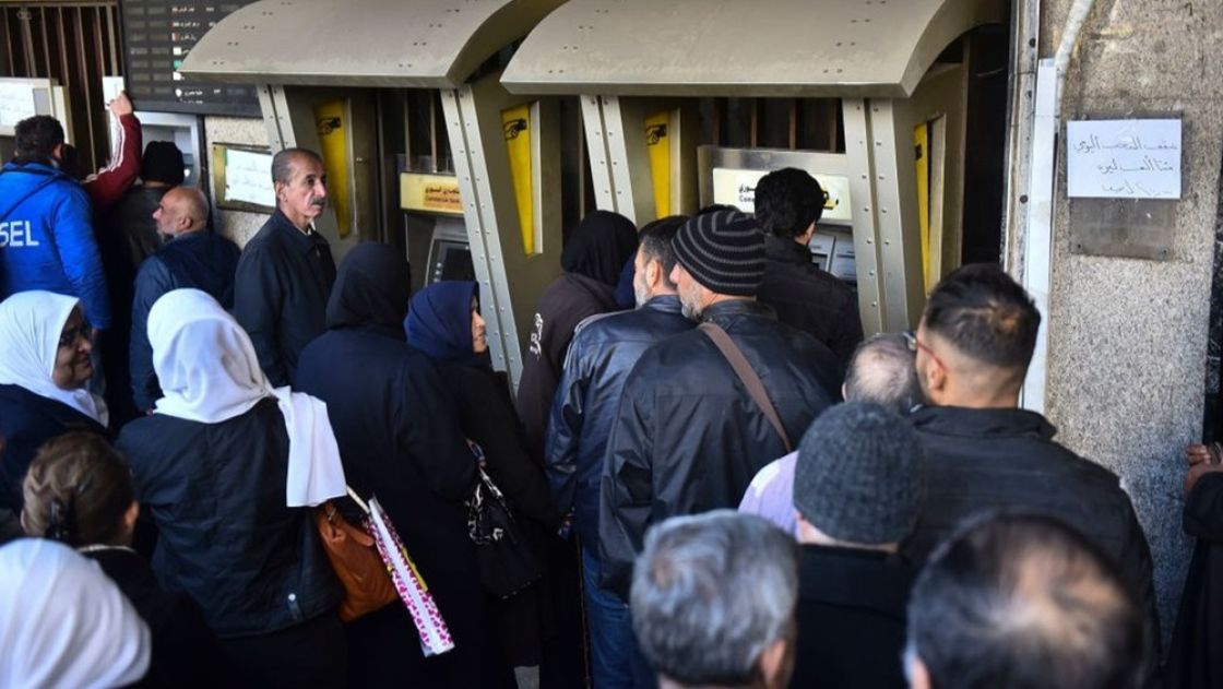 بصراحة .. العمّال يدفعون الثمن