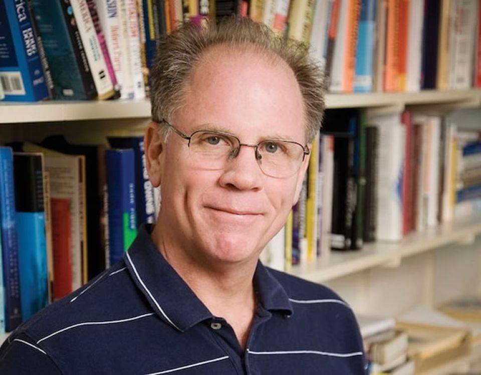 واقعيون نطلب المستحيل: إرث بوب مكشيسني الفكري واستشراف مستقبل دراسات الاتصال