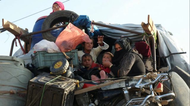 اللاجئون يعودون على الإعلام وفي الواقع التجريف والنزيف مستمران ومتصاعدان!