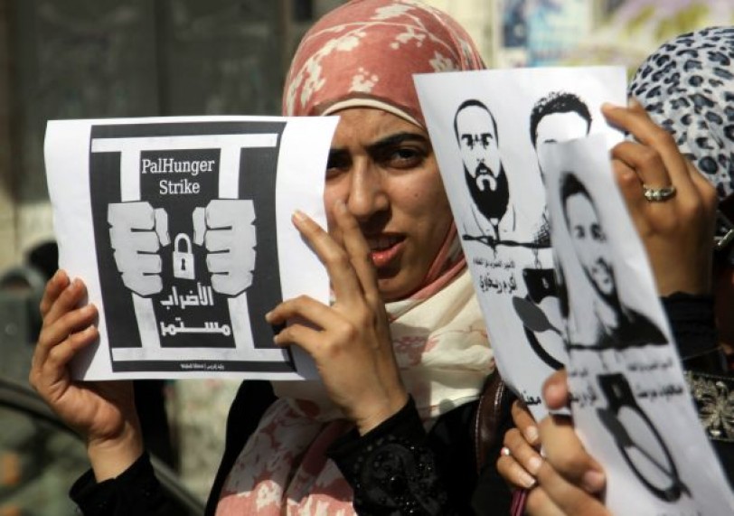 استمرار الاضراب المفتوح عن الطعام في سجون الاحتلال
