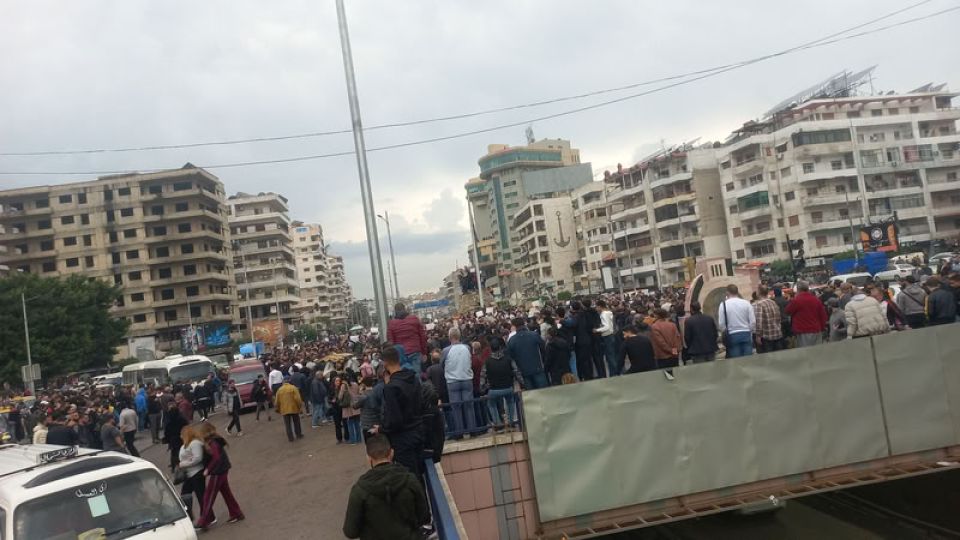 شارع ضد شارع؟!