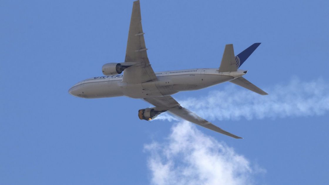 بريطانيا واليابان تحظران تحليق طائرات بوينغ 777 الأمريكية في أجوائهما بعد حادث انفجار محركها