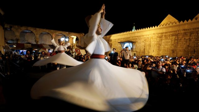 غداً الجمعة أول أيام عيد الفطر