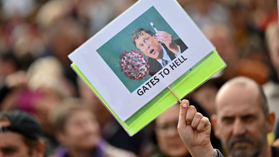 ببساطة: إنه يكذب!