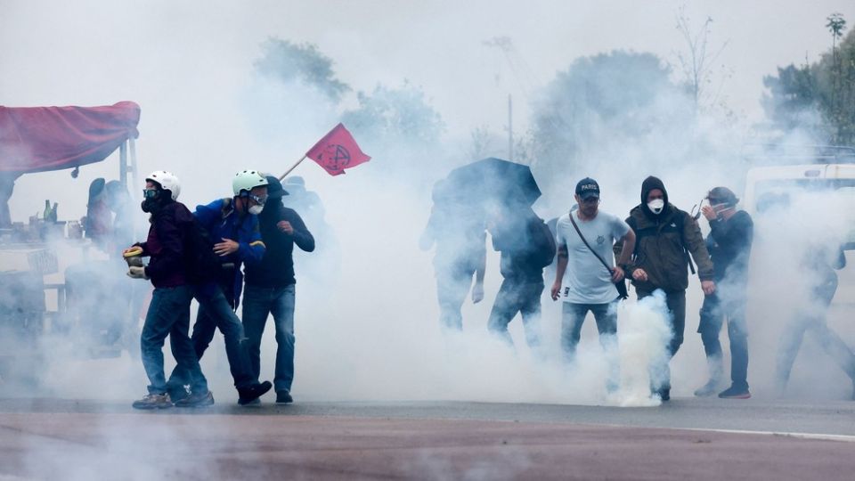 أزمة سياسية في فرنسا: الجمهورية الخامسة في اختبار البقاء!