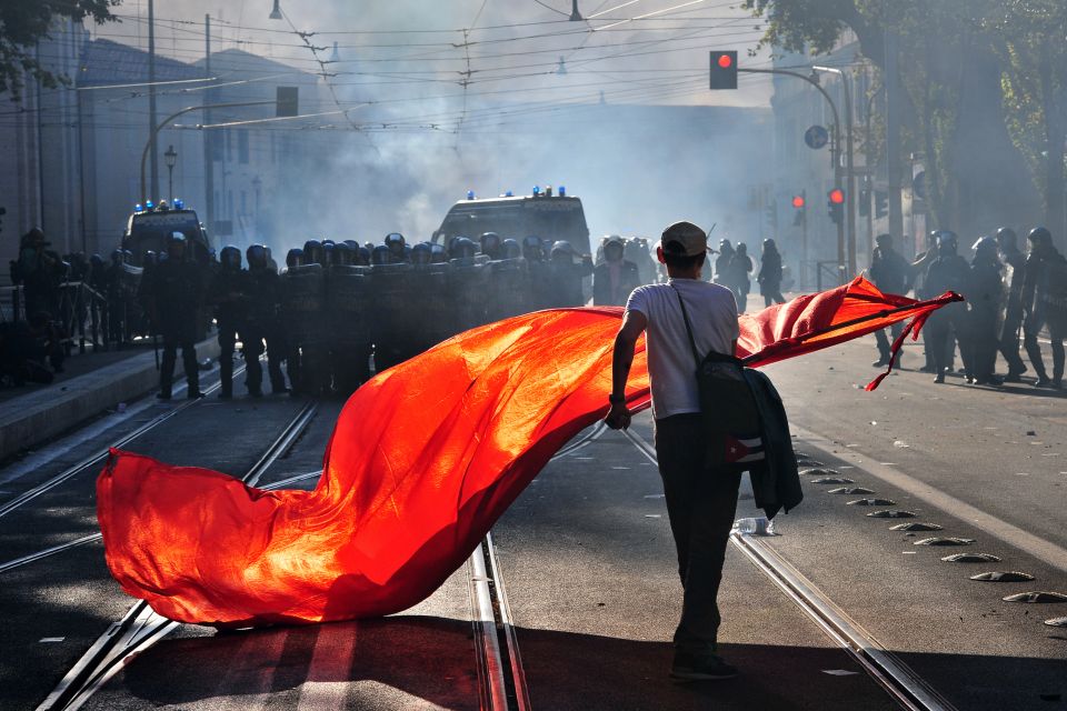 كيف يكتب الغرب تاريخنا؟