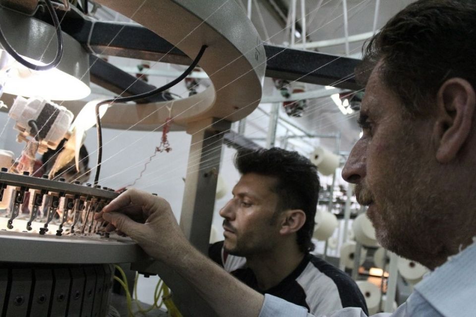 مطالب العمال ربط الأجور بالأسعار وليس بالإنتاج