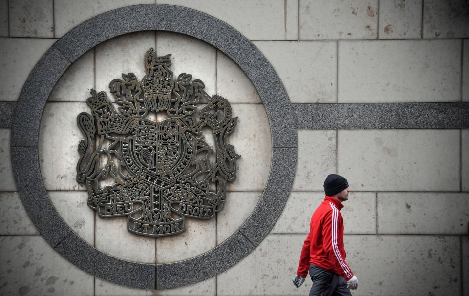 بريطانيا: توتير العلاقات مع روسيا لتحقيق تقدم في الداخل